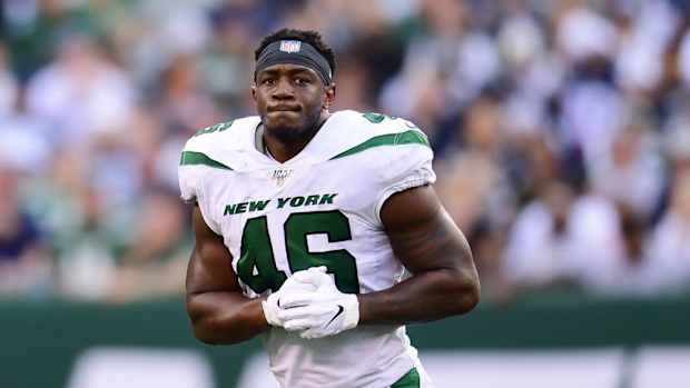 Linebacker Neville Hewitt